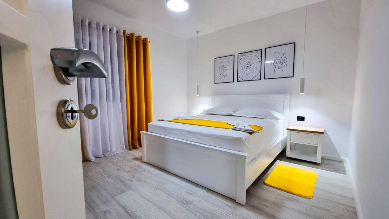 'The Yellow' Condo Berat Exterior foto